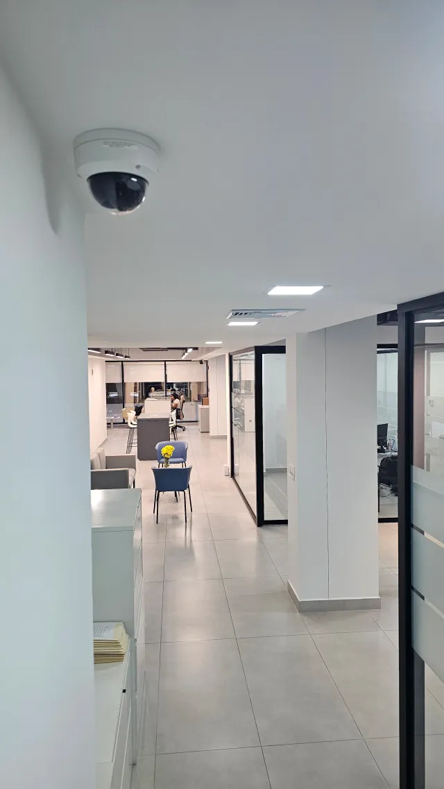 cámara de seguridad con timbre empotrada en techo
